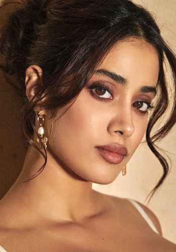 No Wrong Angles Janhvi Kapoor To Mrunal Thakur Bollywood Stars Call