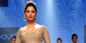 Lakme fashion Week में भारी भरकम लहंगा पहनकर वॉक करने पर ट्रोल हुईं Tamannaah Bhatia, यूजर्स बोलें - ‘बॉडीगार्ड की तरह चल रही है...’