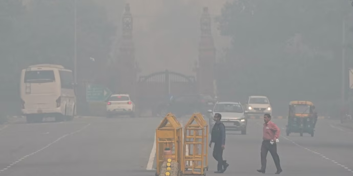 Delhi pollution: प्रदूषण के खतरनाक स्तर के बीच बरसेंगे बादल? जानें दिल्ली के मौसम पर IMD का अपडेट