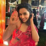 Shraddha Kapoor dances to 'Mujhse Shaadi Karoge' at a best friend's wedding, and the video goes viral; watch