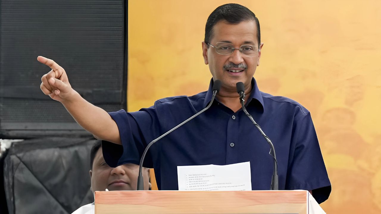 AAP का आरोप: दिल्ली 'पदयात्रा' के दौरान अरविंद केजरीवाल पर हमला, BJP ने दिया जवाब